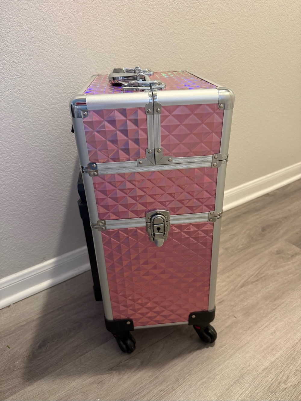 Pink/Silver Aluminum Rolling Makeup Trolley Case w/ Lock, Telescoping Handle